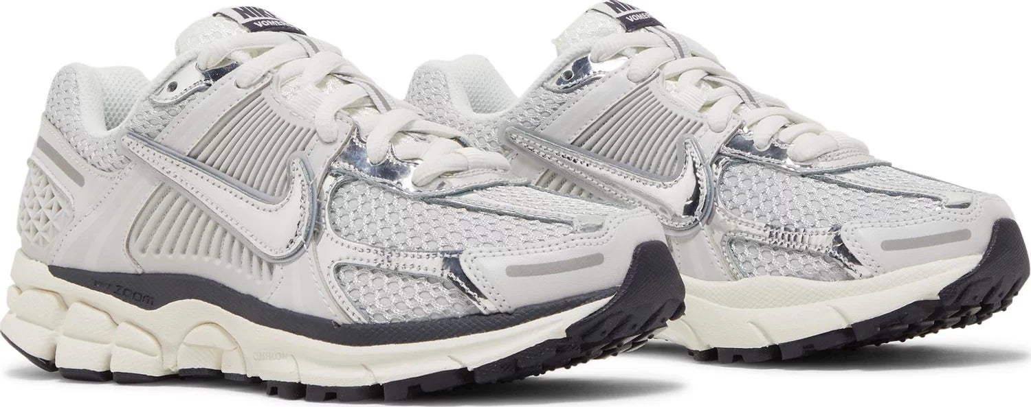 NIKE ZOOM VOMERO 5 PHOTON DUST METALLIC SILVER (W)