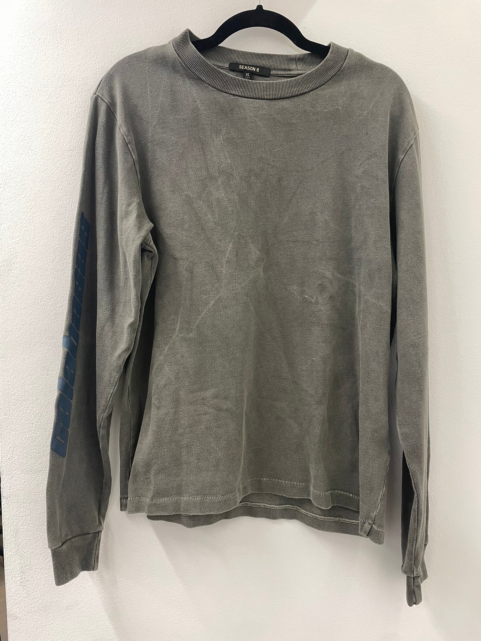 Yeezy season deals 6 long sleeve