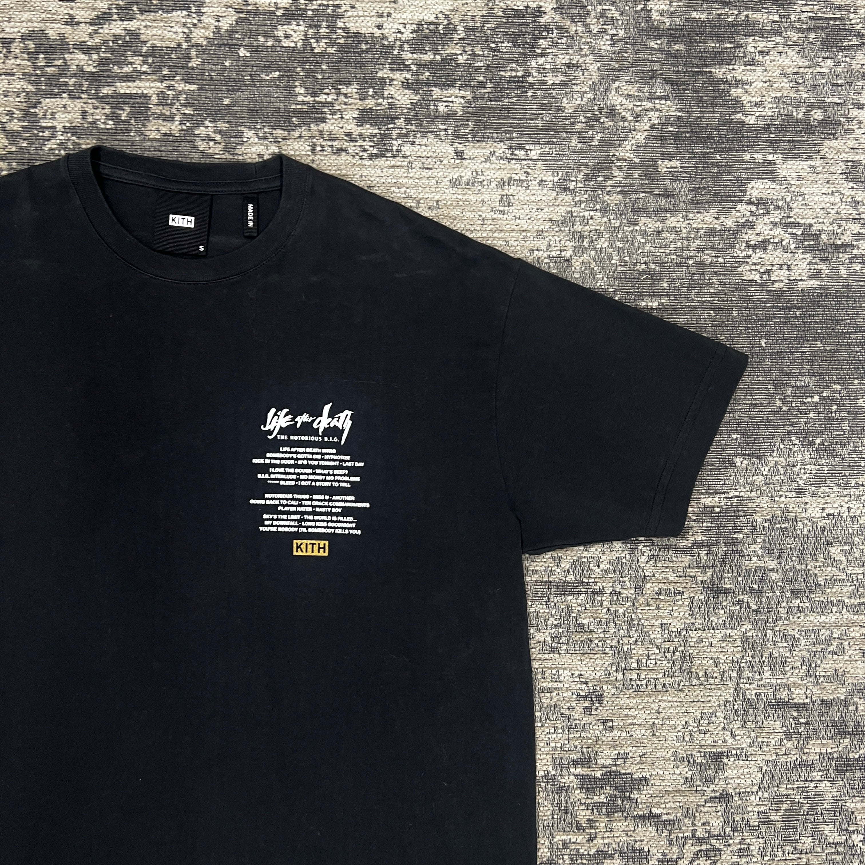 Black kith outlet shirt